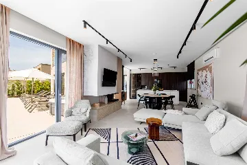 Vabriga 4-Bedroom Villa with Heated Pool & Jacuzzi