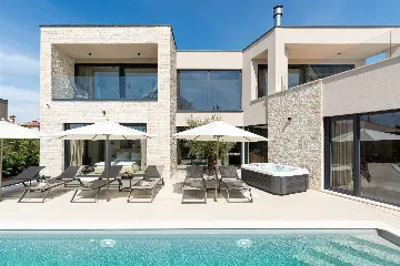 Vabriga 4-Bedroom Villa with Heated Pool & Jacuzzi