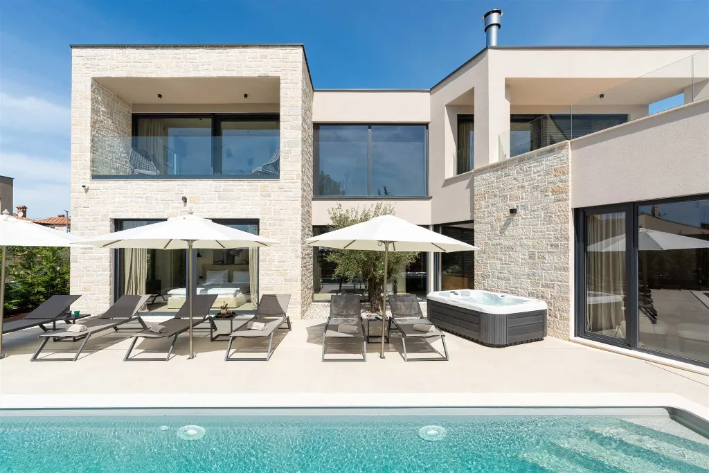 Vabriga 4-Bedroom Villa with Heated Pool & Jacuzzi