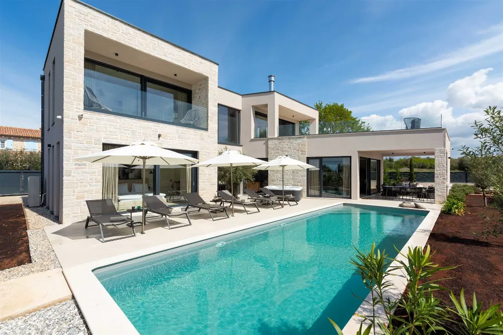 Vabriga 4-Bedroom Villa with Heated Pool & Jacuzzi