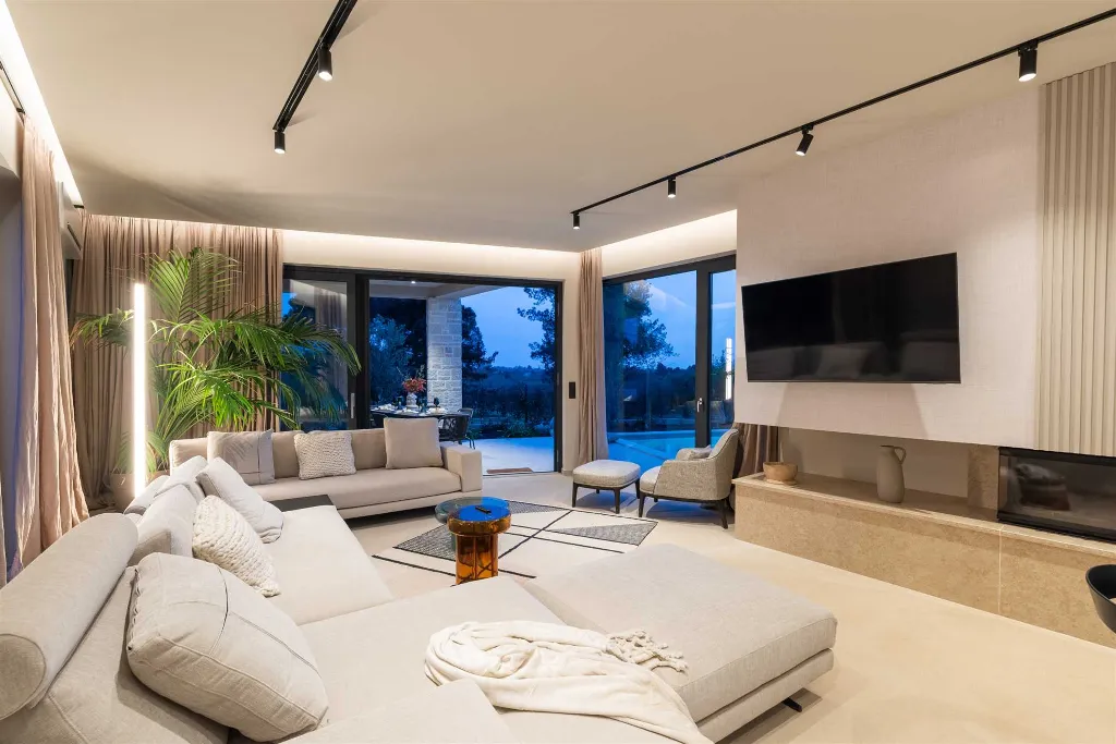 Vabriga 4-Bedroom Villa with Heated Pool & Jacuzzi
