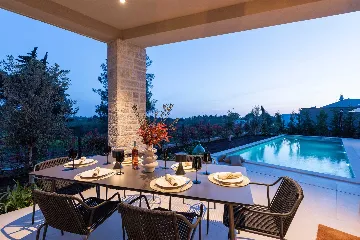 Vabriga 4-Bedroom Villa with Heated Pool & Jacuzzi