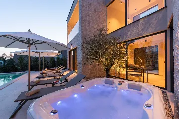 Vabriga 4-Bedroom Villa with Heated Pool & Jacuzzi