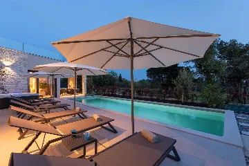Vabriga 4-Bedroom Villa with Heated Pool & Jacuzzi
