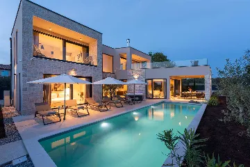 Vabriga 4-Bedroom Villa with Heated Pool & Jacuzzi