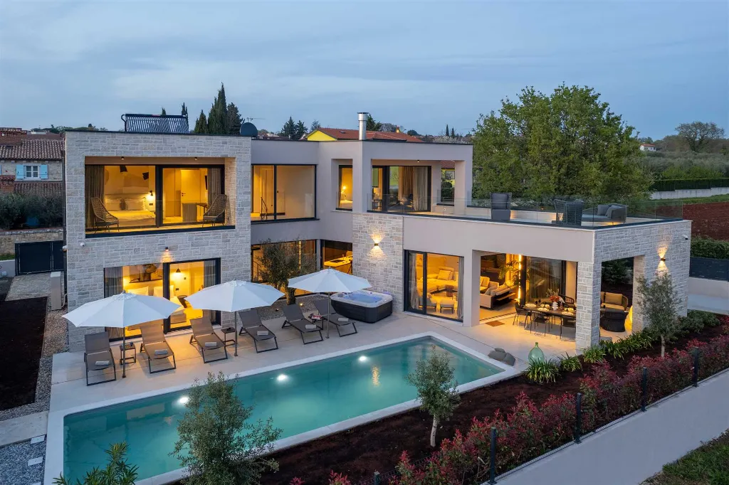 Vabriga 4-Bedroom Villa with Heated Pool & Jacuzzi