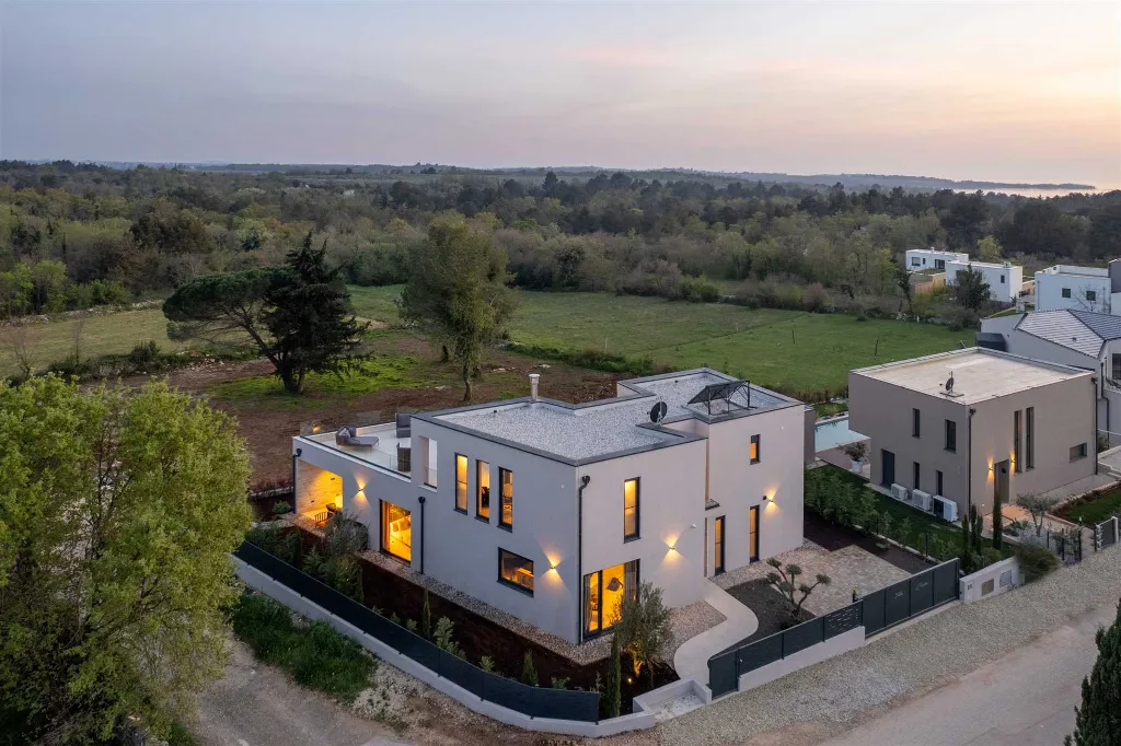 Vabriga 4-Bedroom Villa with Heated Pool & Jacuzzi