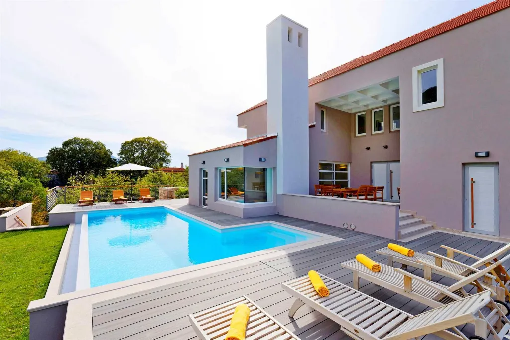 4-Bedroom Villa in Zagvozd for 8 Guests