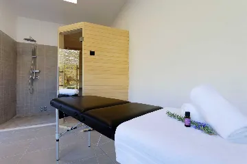 4-Bedroom Villa in Zagvozd for 8 Guests