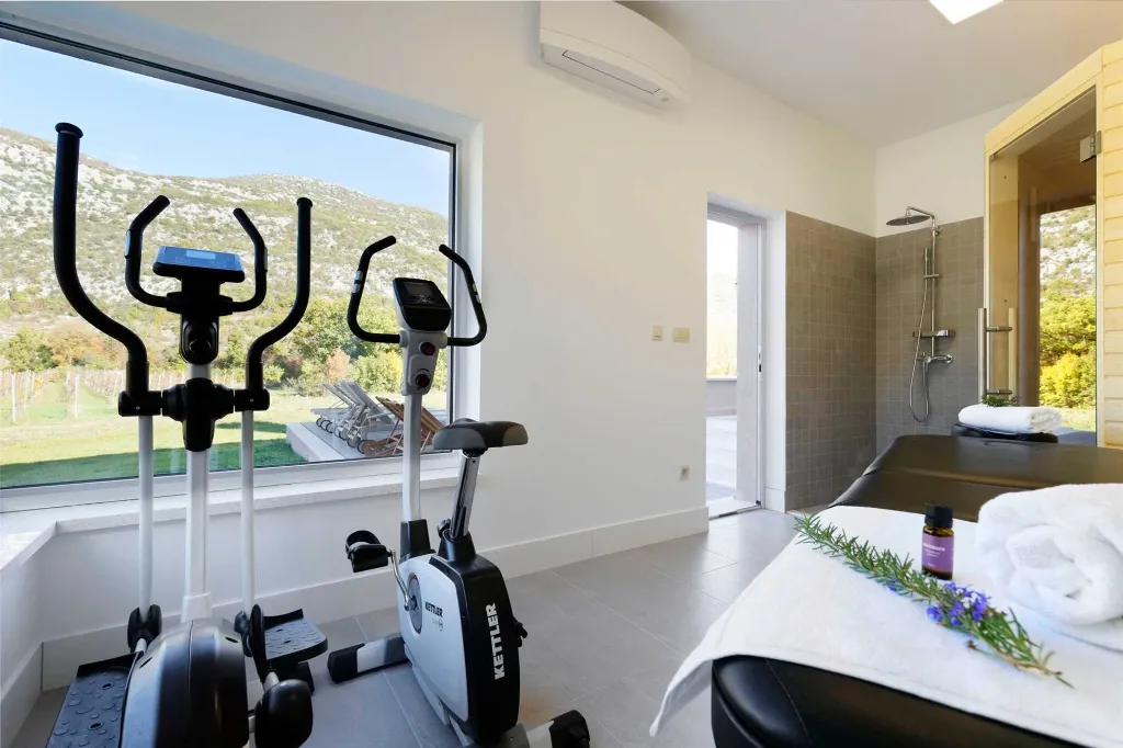 4-Bedroom Villa in Zagvozd for 8 Guests