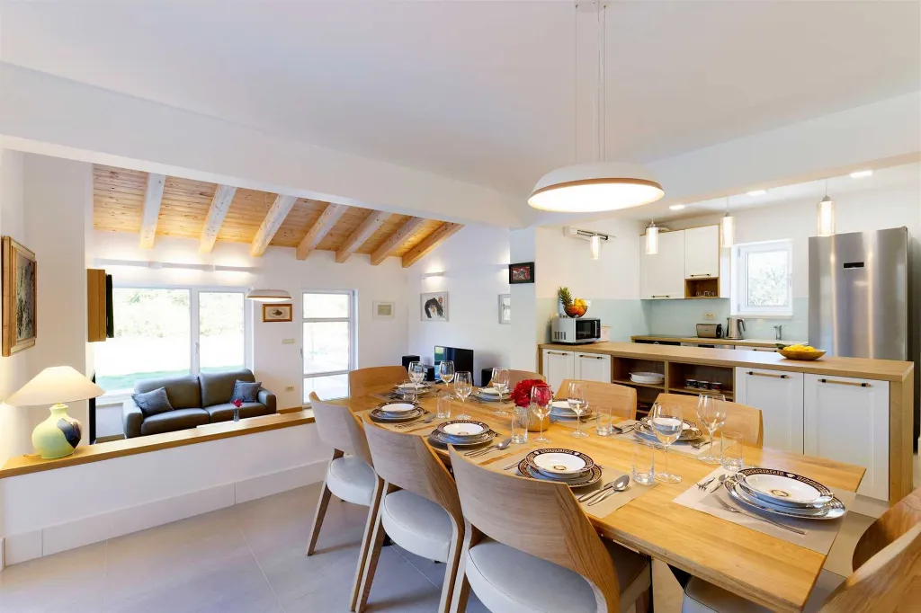 4-Bedroom Villa in Zagvozd for 8 Guests