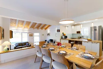 4-Bedroom Villa in Zagvozd for 8 Guests