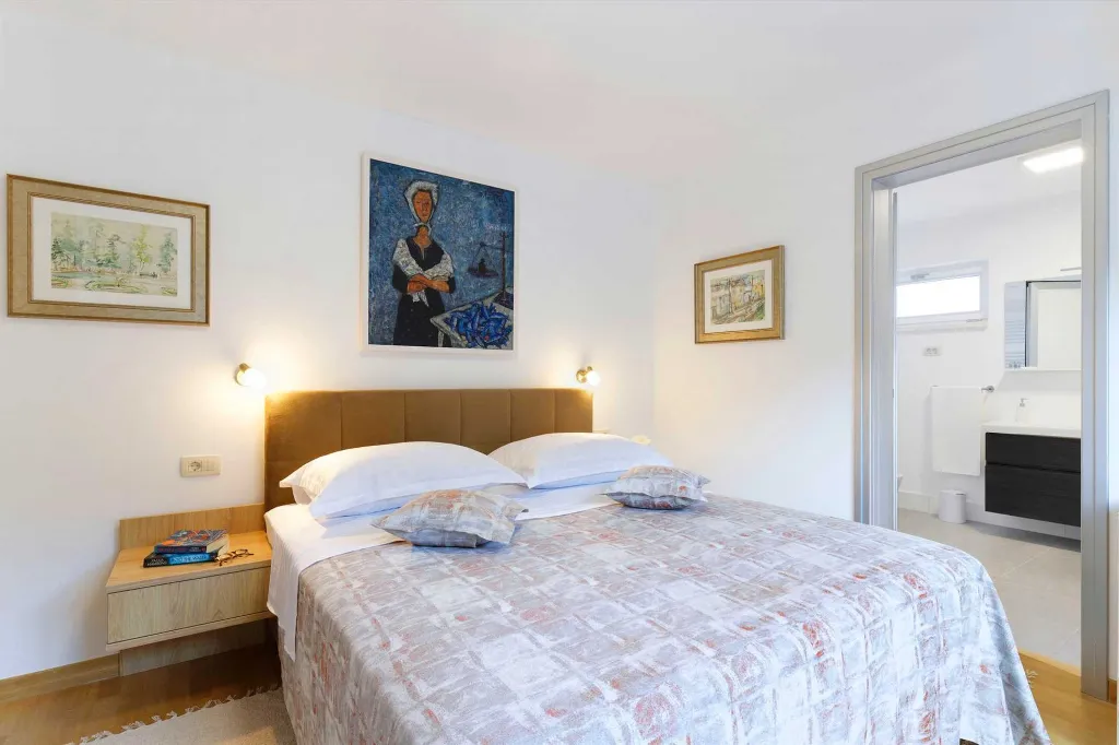 4-Bedroom Villa in Zagvozd for 8 Guests