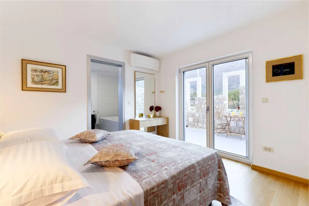 4-Bedroom Villa in Zagvozd for 8 Guests
