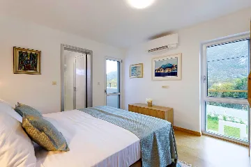 4-Bedroom Villa in Zagvozd for 8 Guests