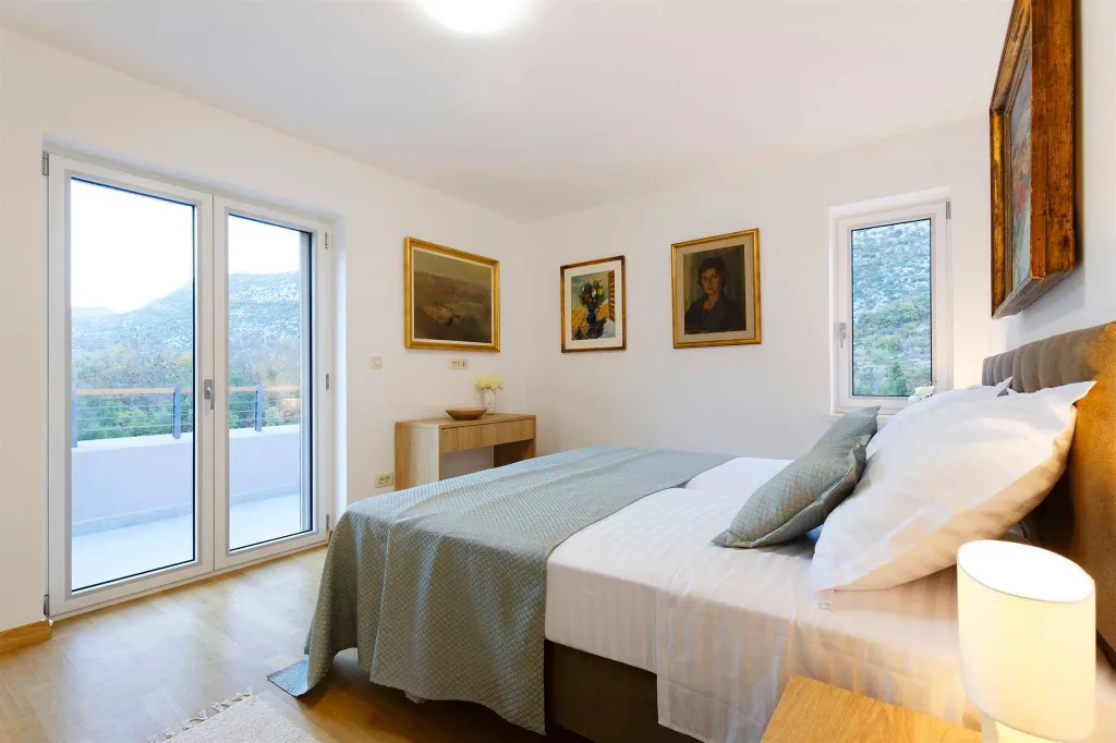 4-Bedroom Villa in Zagvozd for 8 Guests