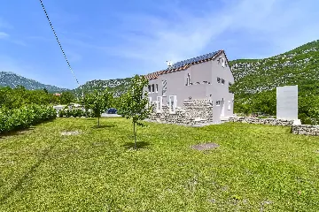 4-Bedroom Villa in Zagvozd for 8 Guests