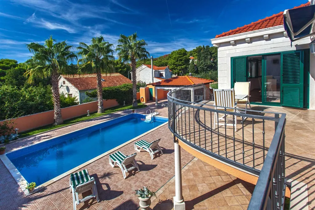 3-Bedroom Villa with Private Pool in Sumartin