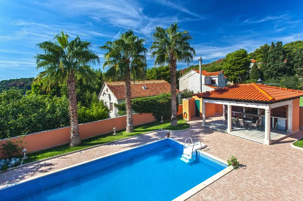 3-Bedroom Villa with Private Pool in Sumartin