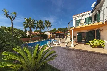 3-Bedroom Villa with Private Pool in Sumartin