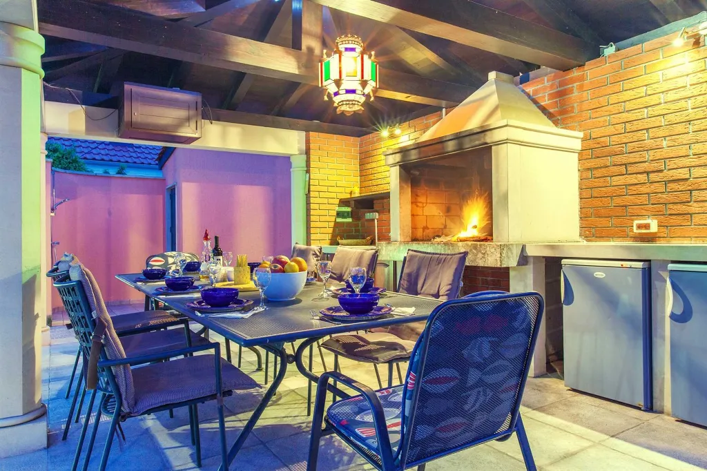 3-Bedroom Villa with Private Pool in Sumartin