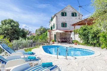 3-Bedroom Villa for 6 in Sumartin