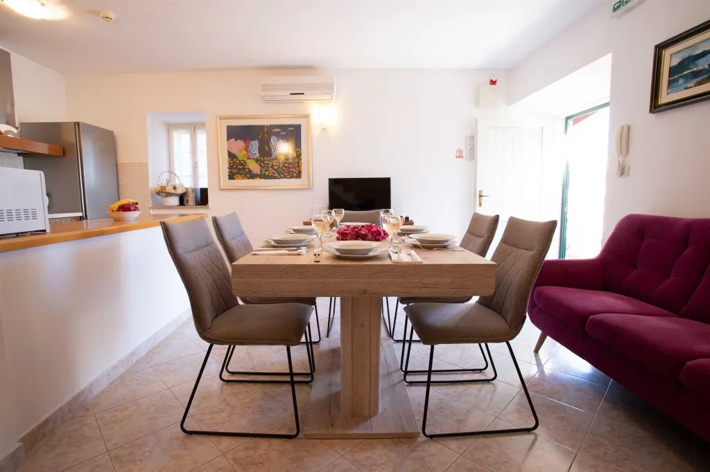 3-Bedroom Villa for 6 in Sumartin