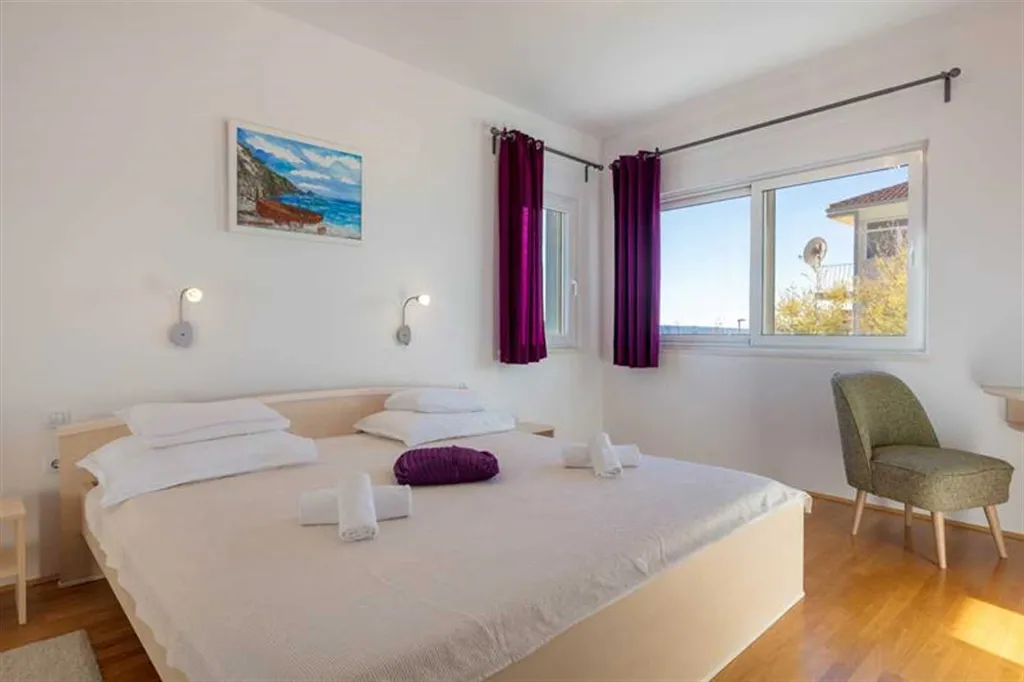 Podstrana Villa for 9 Guests with Heated Pool