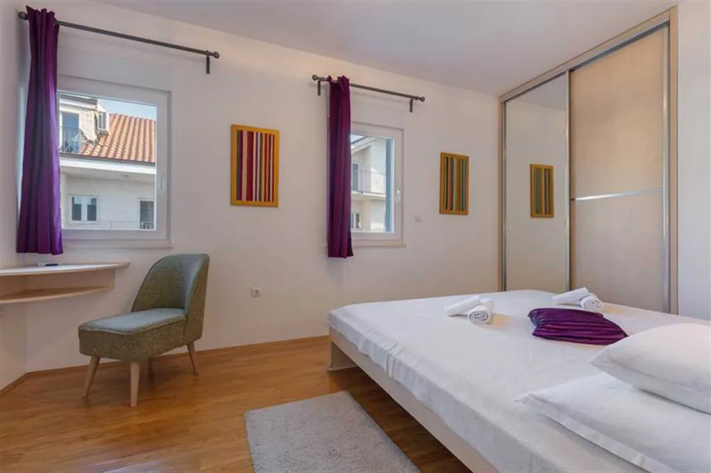 Podstrana Villa for 9 Guests with Heated Pool