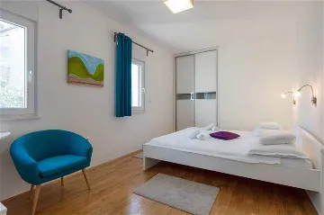 Podstrana Villa for 9 Guests with Heated Pool