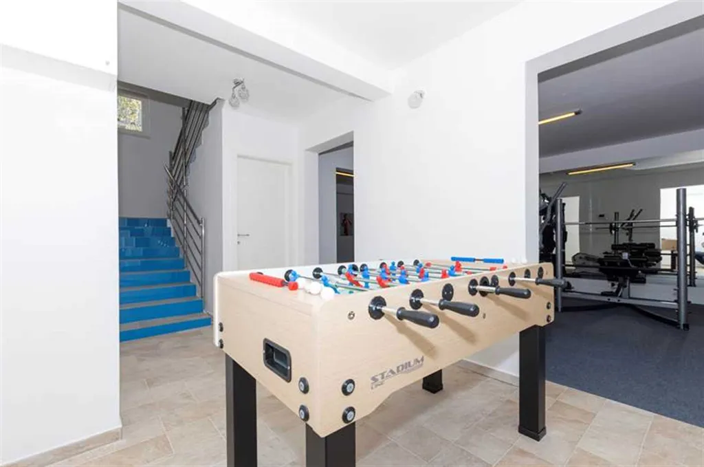 Podstrana Villa for 9 Guests with Heated Pool
