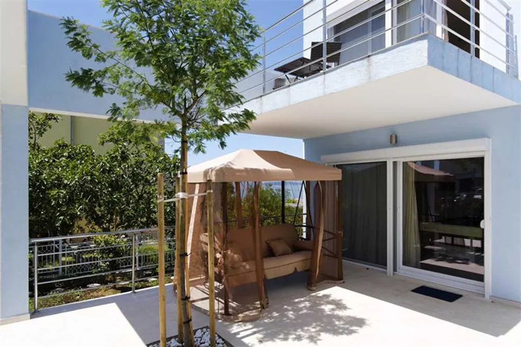 Podstrana Villa for 9 Guests with Heated Pool