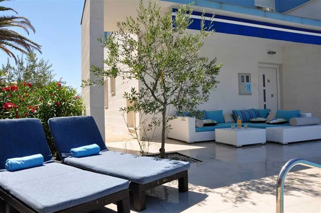 Podstrana Villa for 9 Guests with Heated Pool