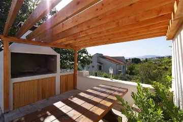 Podstrana Villa for 9 Guests with Heated Pool