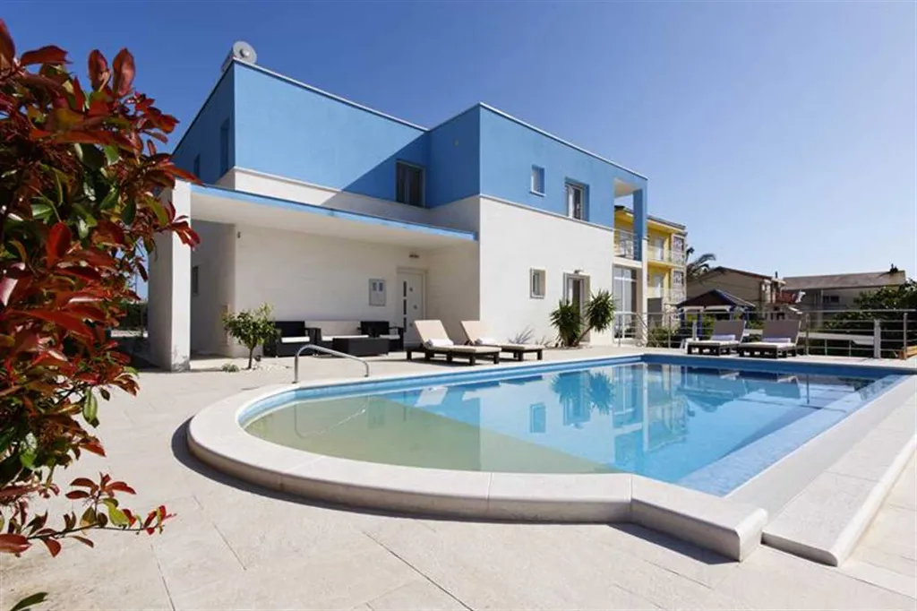 Podstrana Villa for 9 Guests with Heated Pool