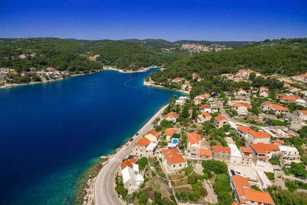 Villa in Sumartin with Heated Pool for 10 Guests