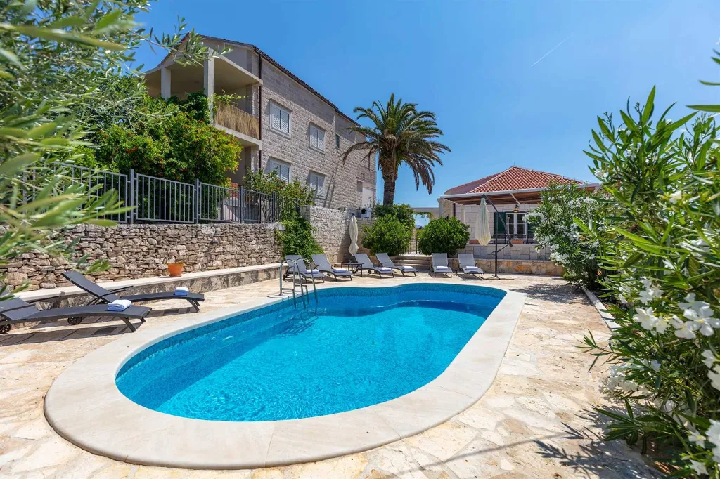 Villa in Sumartin with Heated Pool for 10 Guests