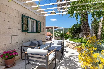 Villa in Sumartin with Heated Pool for 10 Guests