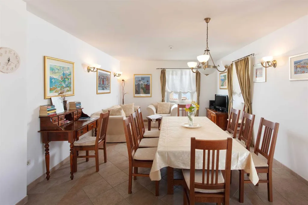 Villa in Sumartin with Heated Pool for 10 Guests