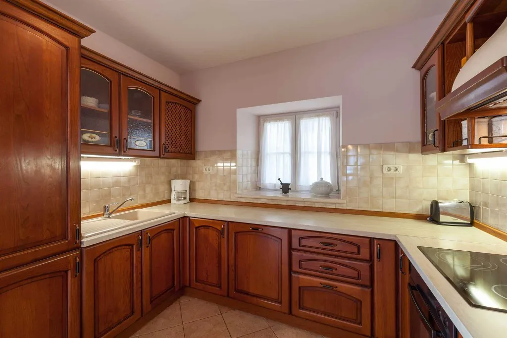Villa in Sumartin with Heated Pool for 10 Guests