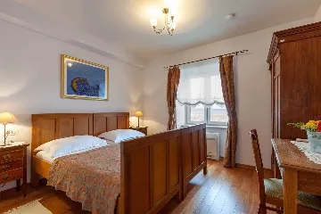 Villa in Sumartin with Heated Pool for 10 Guests