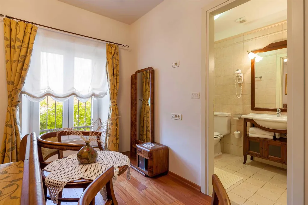 Villa in Sumartin with Heated Pool for 10 Guests