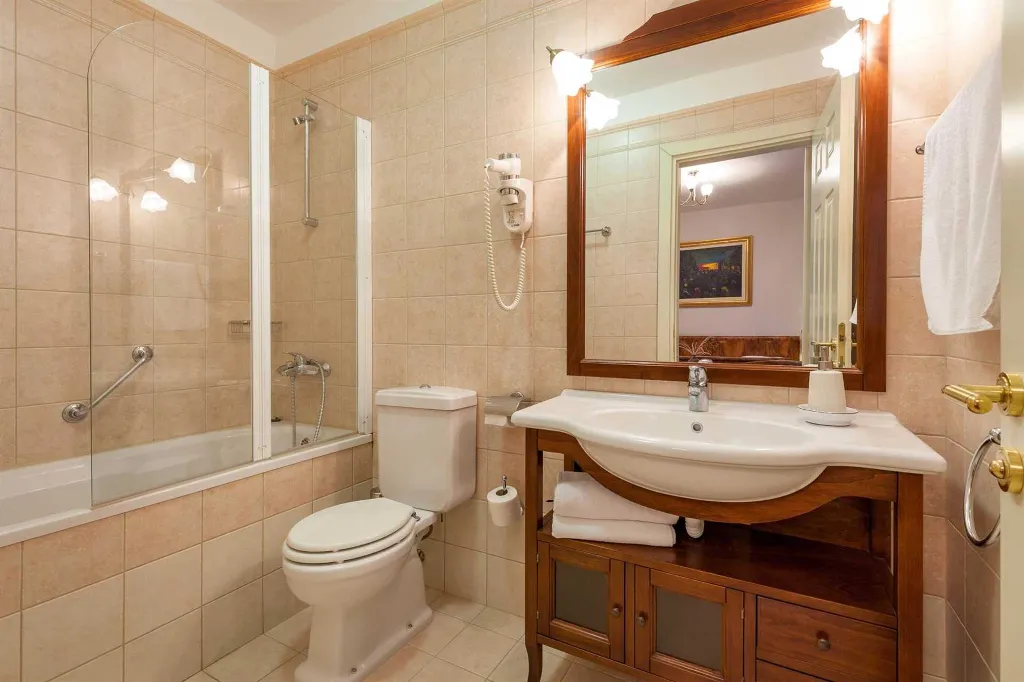 Villa in Sumartin with Heated Pool for 10 Guests