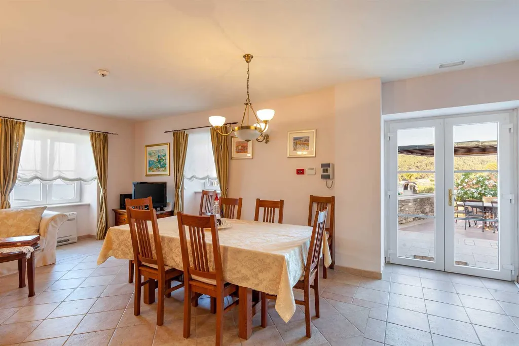 Villa in Sumartin with Heated Pool for 10 Guests