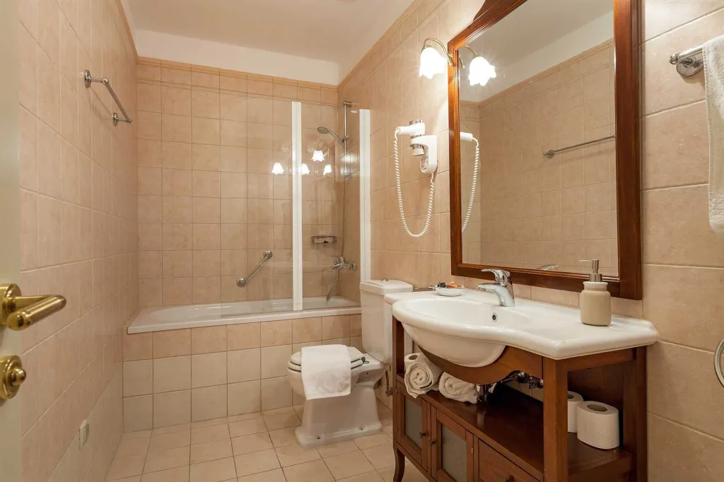 Villa in Sumartin with Heated Pool for 10 Guests