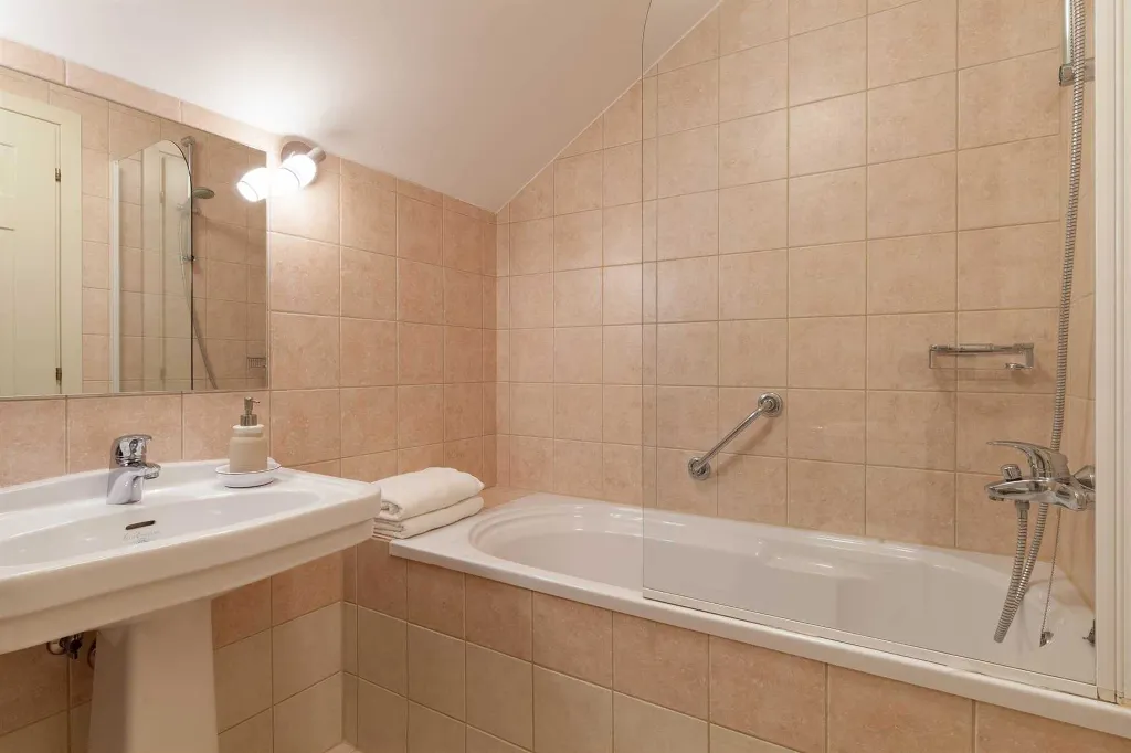 Villa in Sumartin with Heated Pool for 10 Guests