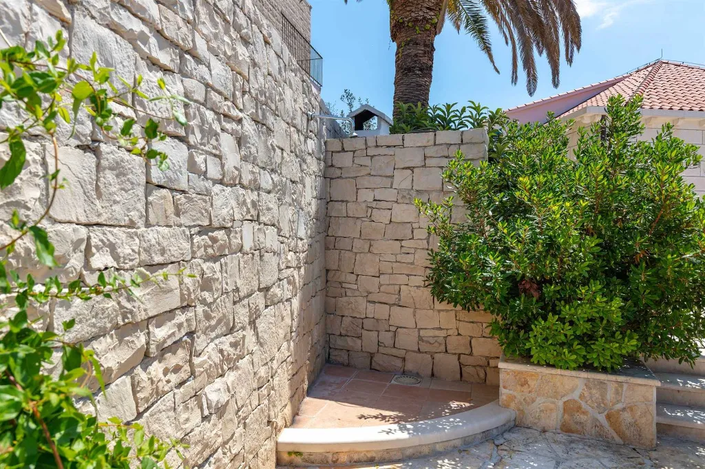 Villa in Sumartin with Heated Pool for 10 Guests