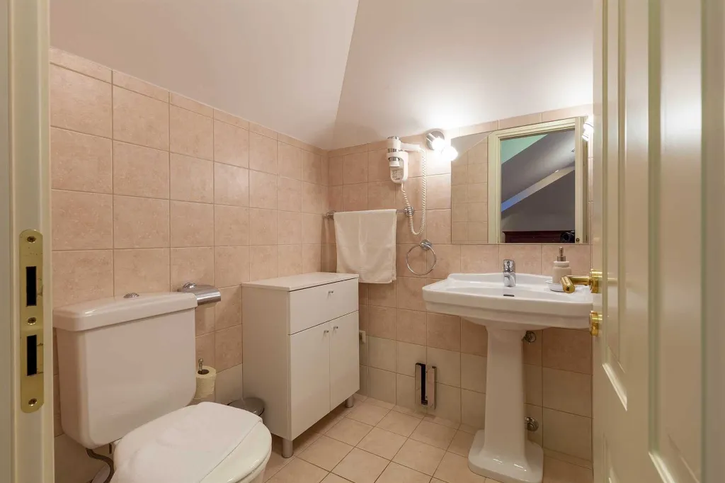 Villa in Sumartin with Heated Pool for 10 Guests