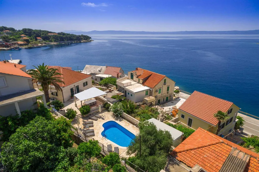 Villa in Sumartin with Heated Pool for 10 Guests