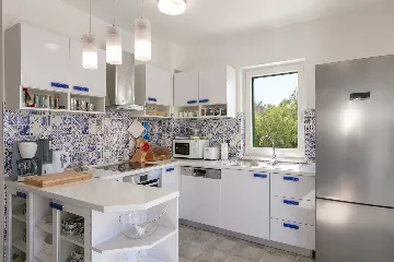 4-Bedroom Villa in Milna for up to 8 Guests